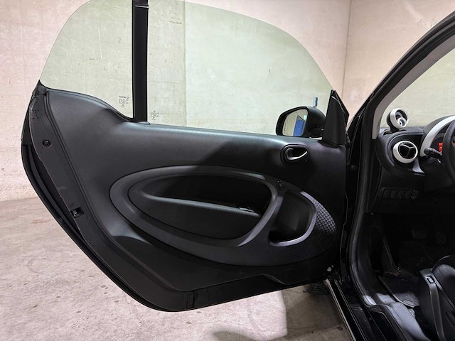 Smart fortwo eq 18 kwh 82pk 2019, l-112-gp - afbeelding 26 van  40