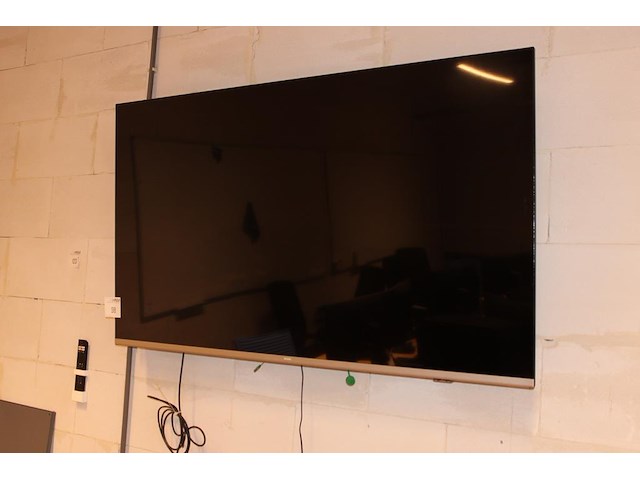 Smart televisie philips 65 inch, incl. beugel en afstandsbediening. - afbeelding 1 van  3
