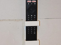 Smart televisie philips 65 inch, incl. beugel en afstandsbediening. - afbeelding 3 van  3