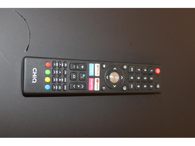 Smart tv chiq 65 inch met wandbeugel, afstandsbediening en webcam. - afbeelding 3 van  3