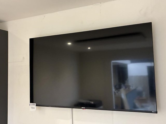 Smart tv hisense 50 inch met muurbeugel en afstandsbediening. - afbeelding 1 van  3