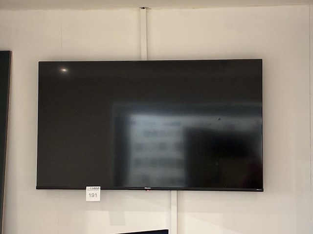 Smart tv hisense 50 inch met muurbeugel en afstandsbediening. - afbeelding 1 van  3