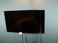 Smart tv samsung 43 inch met muurbeugel en afstandsbediening. - afbeelding 1 van  2