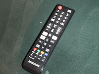 Smart tv samsung 55 inch met muurbeugel en afstandsbediening. - afbeelding 2 van  2
