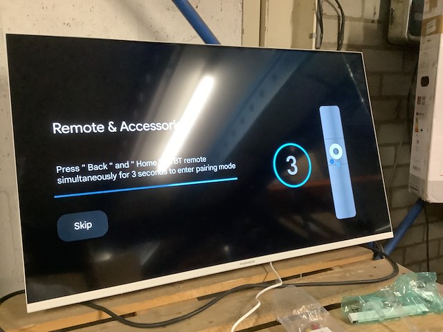 Smart tv uhd op voetjes 43 inch, thomson, 43ug4s14w, zwart - afbeelding 1 van  7