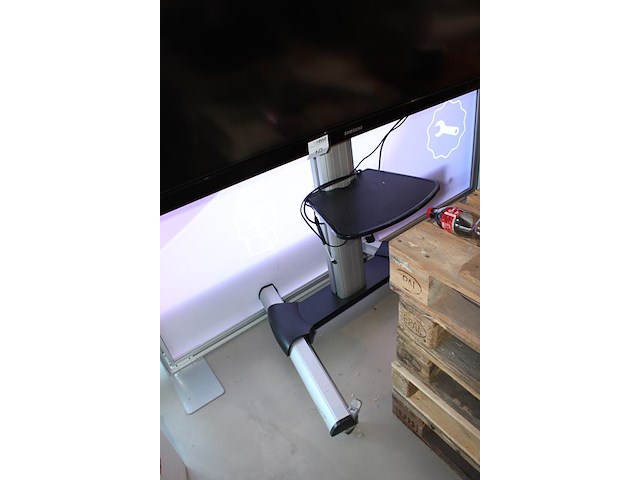 Smartboard samsung q875n-w (75 inch) op verrijdbaar statief met pen en afstandsbediening. - afbeelding 2 van  4