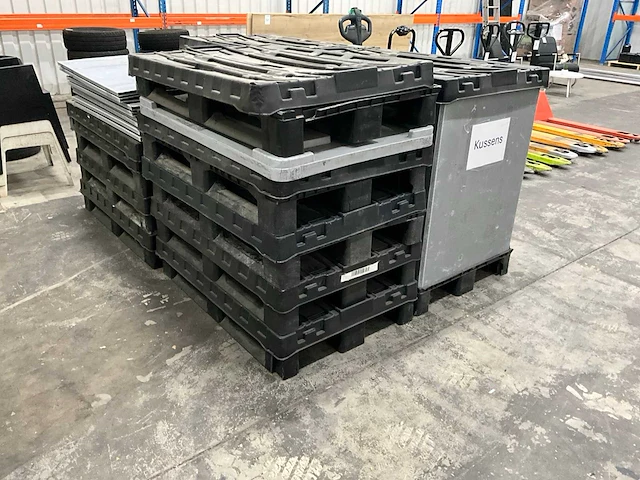 Smartflow partij kunststof pallets - afbeelding 1 van  4