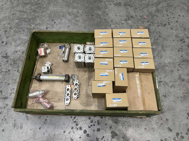 Smc - partij pneumatische componenten (cilinders & accessoires) - afbeelding 4 van  8