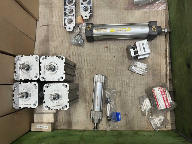 Smc - partij pneumatische componenten (cilinders & accessoires) - afbeelding 8 van  8