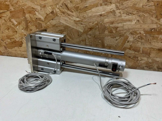 Smc mgcmf32-s7585-200 geleide pneumatische cilinder - afbeelding 10 van  17