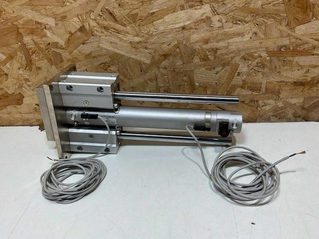 Smc mgcmf32-s7585-200 geleide pneumatische cilinder - afbeelding 11 van  17
