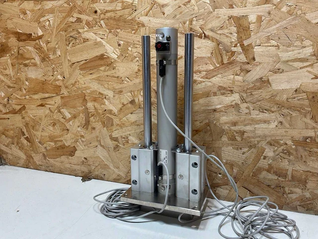 Smc mgcmf32-s7585-200 geleide pneumatische cilinder - afbeelding 16 van  17