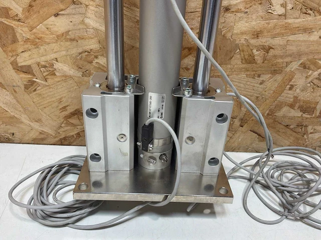 Smc mgcmf32-s7585-200 geleide pneumatische cilinder - afbeelding 4 van  17