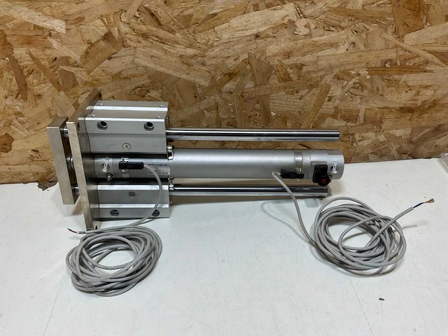 Smc mgcmf32-s7585-200 geleide pneumatische cilinder - afbeelding 11 van  17