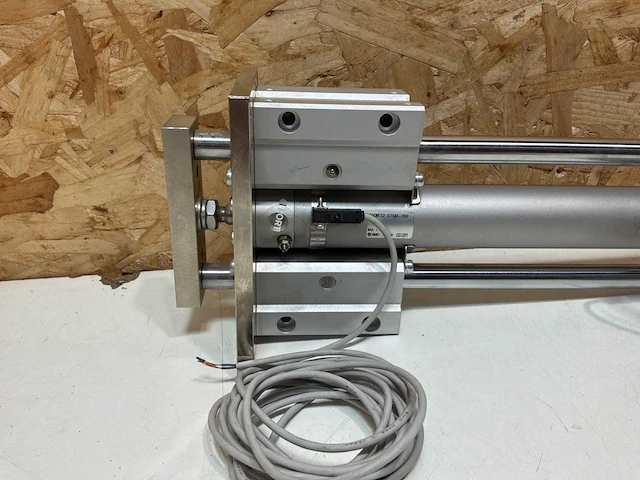 Smc mgcmf32-s7585-200 geleide pneumatische cilinder - afbeelding 14 van  17