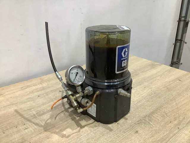 Smeermpomp - afbeelding 1 van  3