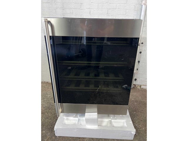 Smeg cvi338rx3 wijnkoeler compressorwijnkoeler ingebouwd zwart, roestvrijstaal 38 fles(sen) - afbeelding 1 van  6