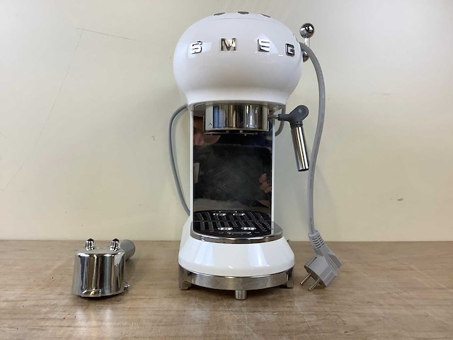 Smeg ecf01wheu koffie- & espressomachines - afbeelding 3 van  6