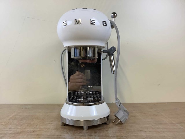 Smeg ecf01wheu koffie- & espressomachines - afbeelding 4 van  6