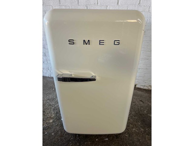 Smeg fab10rcr6, 122 l, vrijstaand, d, 35 db, n-t, 2,6 kg/24u - afbeelding 1 van  5
