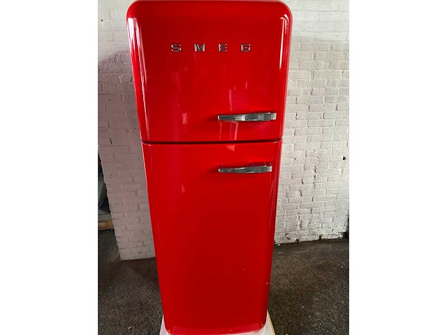 Smeg fab30lrd6 koel-vriescombinatie vrijstaand 294 l rood - afbeelding 1 van  6