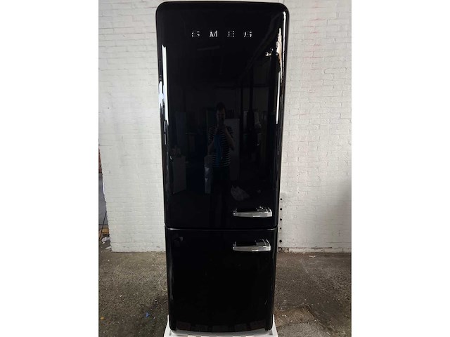 Smeg fab38lbl5 koel- en vriescombinatie scharnier links zwart - afbeelding 1 van  4