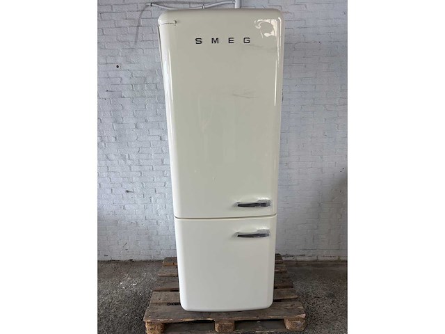 Smeg fab38lcr5 koelkast creme - afbeelding 1 van  4
