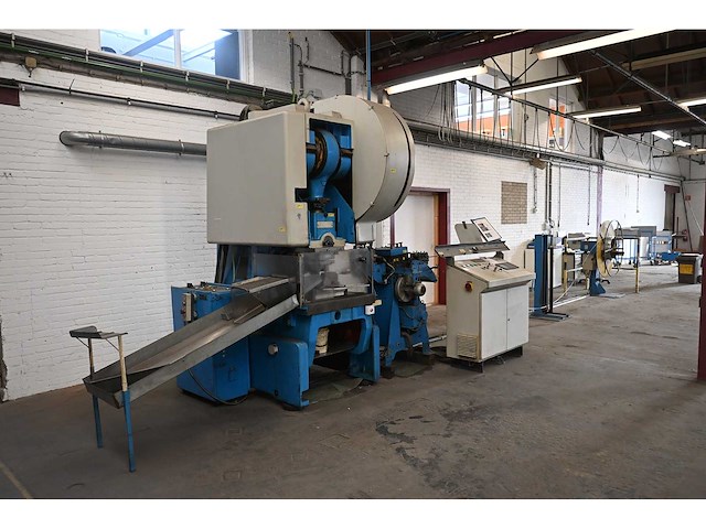 Smeral trnava - len63c - cnc excenterpers met draadaanvoerunit en gsw schwabe coil aanvoer unit - afbeelding 1 van  8