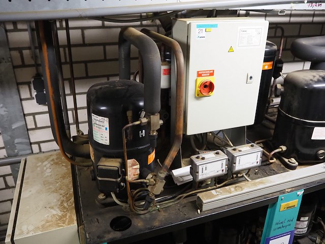 Smeva/l'unite hermetique - afbeelding 16 van  22