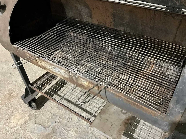 Smoker barbecue - afbeelding 4 van  8