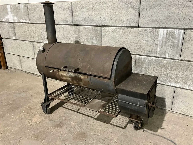 Smoker barbecue - afbeelding 7 van  8