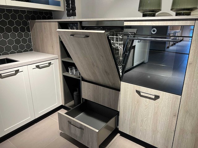 Snaidero - showroomkeuken met apparatuur - afbeelding 8 van  29