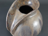 Snavelkan of schenkkan waarschijnlijk plateelbakkerij schoonhoven, ontworpen door frans van katwijk met decor 'carla'. - afbeelding 3 van  5