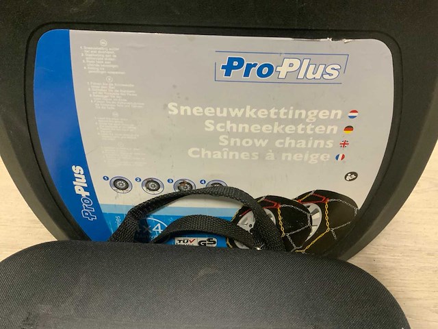 Sneeuwkettingen en divers - afbeelding 3 van  6