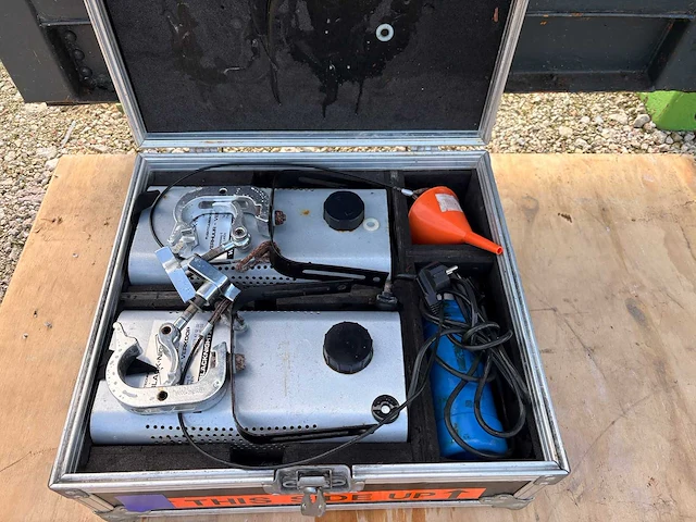 Sneeuwmachines in flightcase - fog machines (2x) - afbeelding 1 van  3