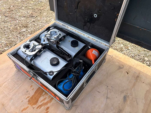 Sneeuwmachines in flightcase - fog machines (2x) - afbeelding 2 van  3