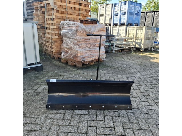 Sneeuwschuif t.b.v. stiga grasmaaier pa302, bouwjaar 2011 - afbeelding 1 van  7