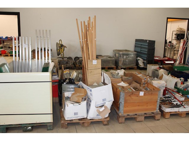 Sneeuwschuivers en bladen. 21 completer sneeuwschuivers en 3 dozen met bladen. - afbeelding 1 van  3