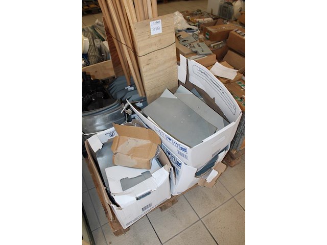 Sneeuwschuivers en bladen. 21 completer sneeuwschuivers en 3 dozen met bladen. - afbeelding 2 van  3