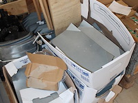 Sneeuwschuivers en bladen. 21 completer sneeuwschuivers en 3 dozen met bladen. - afbeelding 2 van  3