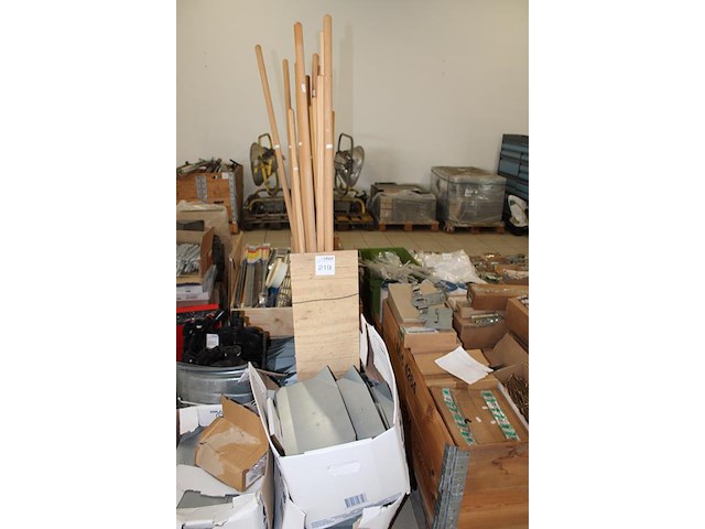 Sneeuwschuivers en bladen. 21 completer sneeuwschuivers en 3 dozen met bladen. - afbeelding 3 van  3