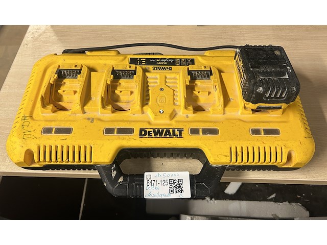 Snellader, 1x accu dewalt, dcb104 - afbeelding 1 van  4