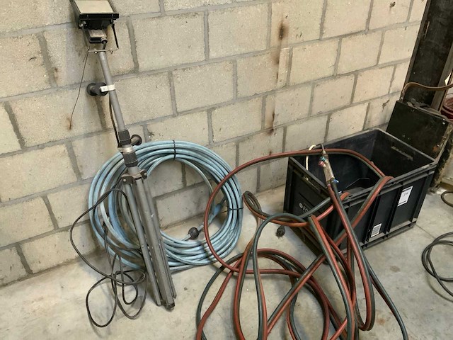 Snijbrander met slang en gasdrukregelaars - afbeelding 1 van  3