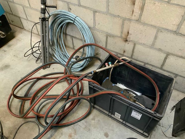 Snijbrander met slang en gasdrukregelaars - afbeelding 3 van  3