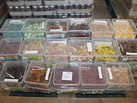 Snoepbakken sweetzone in grote diversiteit. ruim 50 kg emmers op pallet. tht voornamelijk 2026. - afbeelding 1 van  2