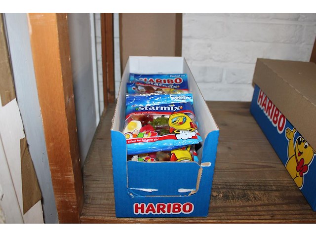 Snoepgoed haribo starmix. doos met 28 zakjes. tht 3-2027. - afbeelding 1 van  3