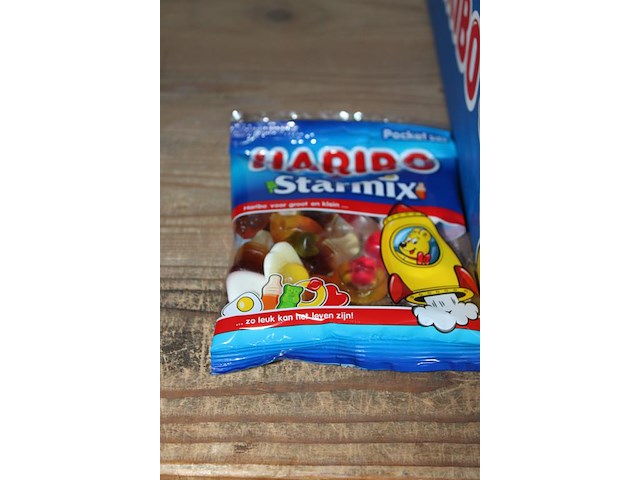 Snoepgoed haribo starmix. doos met 28 zakjes. tht 3-2027. - afbeelding 3 van  3