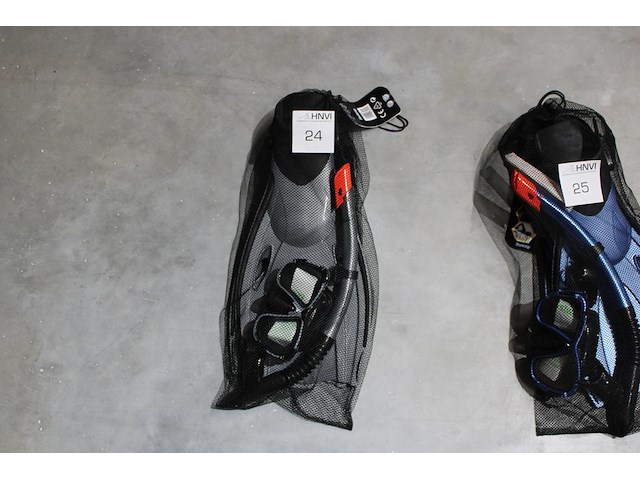 Snorkelset bestway bestaande uit snorkel, zwemvliezen en bril. - afbeelding 1 van  2