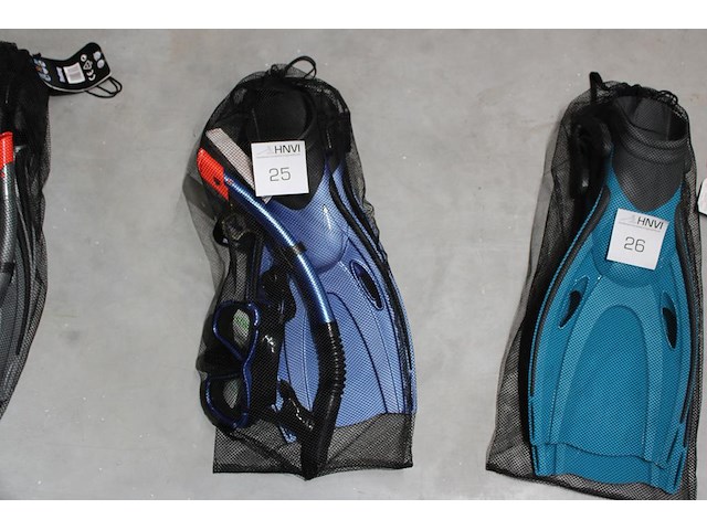 Snorkelset bestway bestaande uit snorkel, zwemvliezen en bril. - afbeelding 1 van  2