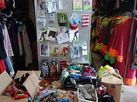 Snorren, baarden, panty's, handschoenen, sjaaltjes, maskers - afbeelding 1 van  8